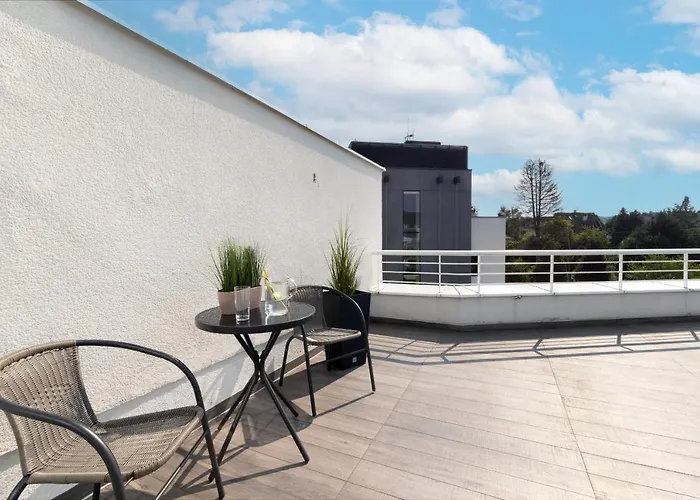 Orlowo Park - Spacious With Winter Garden By Renters דירה גדינייה